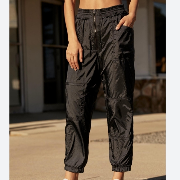 Free People Movement Tell Me About It Cargo Lined Jogger Pant Small - Picture 3 of 14